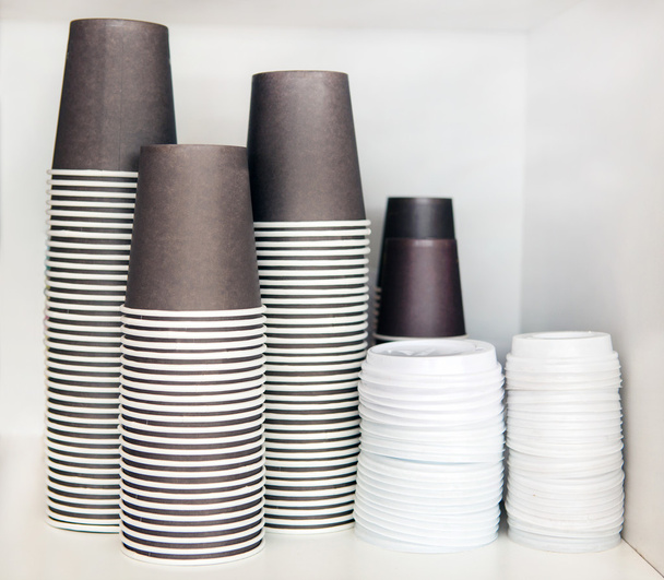 Tazas de plástico para café y té, tapas para tazas
 - Foto, imagen