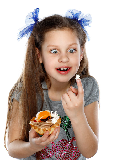 Happy child with fruit cake - 写真・画像