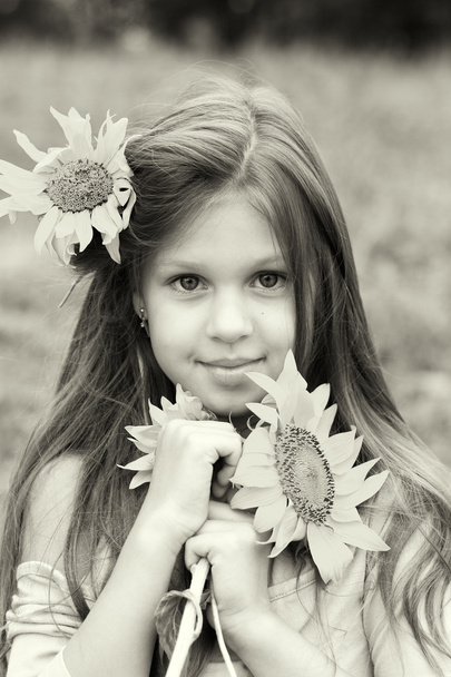 Little girl a park near the river - Fotografie, Obrázek