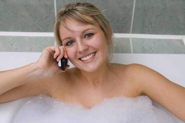 Bathtime Phonecall - Fotoğraf, Görsel