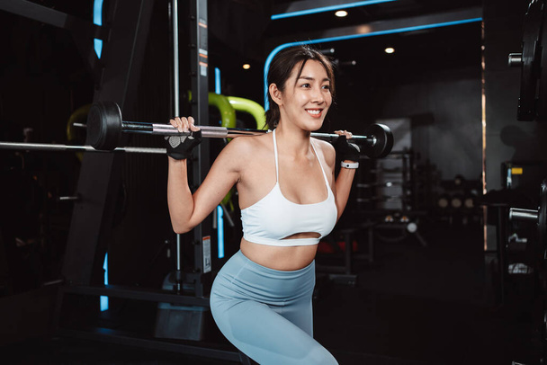 Woman working out Bodybuilder with barbell weights at the gym. bodybuilder doing exercises with barbell. training sport healthy lifestyle bodybuilding, Athlete builder muscles lifestyle. - Foto, Imagen