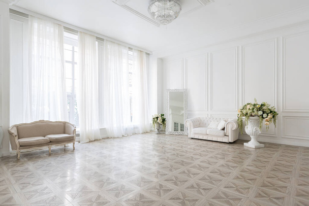Luxury white interior of living spacious room with elegant chic furniture and high windows. - Foto, Imagem