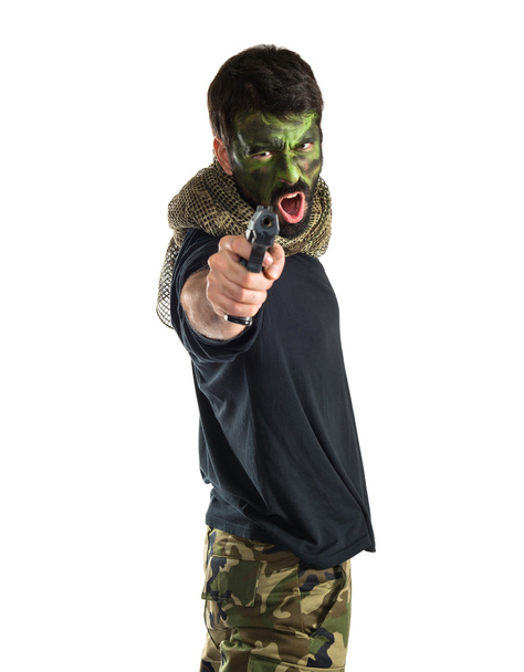 Żołnierz strzelanie z pistoletu  - Zdjęcie, obraz
