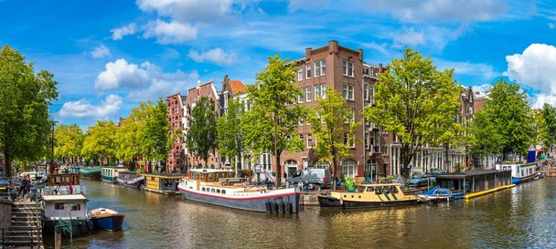 kanał i most w Amsterdamie - Zdjęcie, obraz