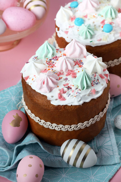 Traditional Easter cakes with meringues and painted eggs on pink background - Fotografie, Obrázek