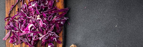 salát fialové zelí zeleninové jídlo jídlo snack kopie prostor jídlo pozadí rustikální horní pohled vegetariánské nebo vegetariánské jídlo - Fotografie, Obrázek
