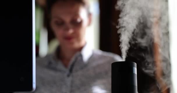 Closeup of running humidifier on desktop in office. Black essential oil diffuser with vapor flow - Footage, Video