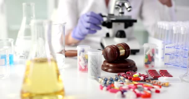 Análisis de fármacos en laboratorio y laboratorio forense. Investigación médica y laboratorio forense - Imágenes, Vídeo