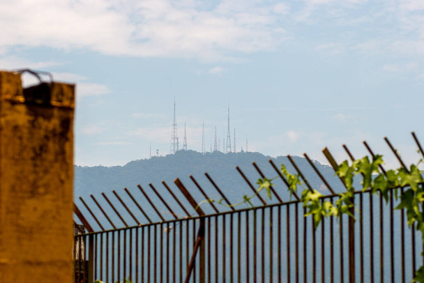 Antenas de Sumare, vista desde la colina Cantagalo en Río de Janeiro, Brasil. - Foto, Imagen