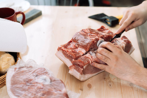 Cutting into pieces of pork chop. - Фото, зображення