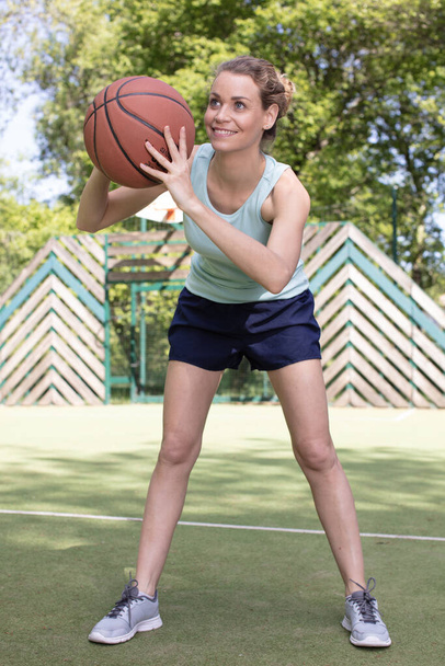 competitive female basketball player holding the ball - Fotoğraf, Görsel