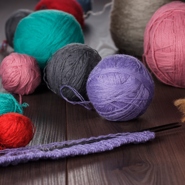 knitting needles and balls of threads - Φωτογραφία, εικόνα