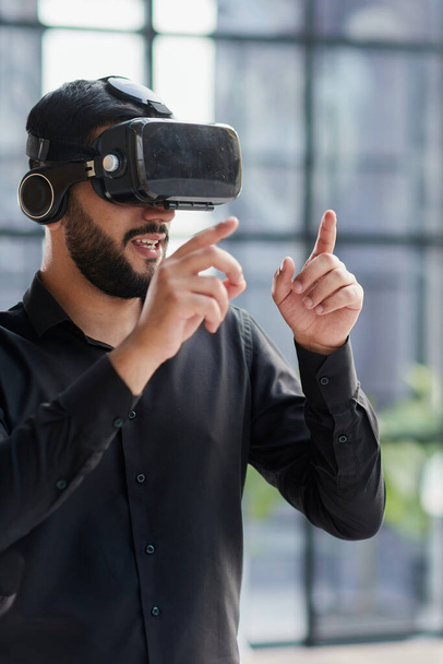 Businessman with virtual reality headset at office - Foto, Imagen