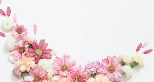 frame of flowers on white background - Zdjęcie, obraz