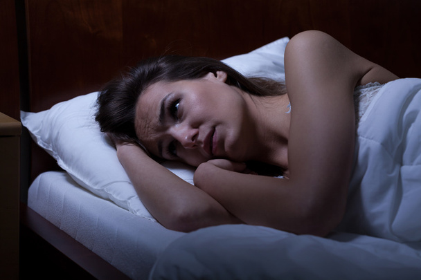 Woman can't sleep during night - Φωτογραφία, εικόνα