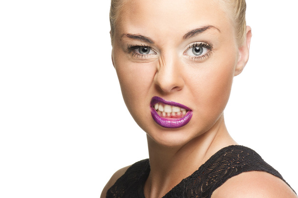 bella donna in viola labbra mostrando stravagante faccia
 - Foto, immagini