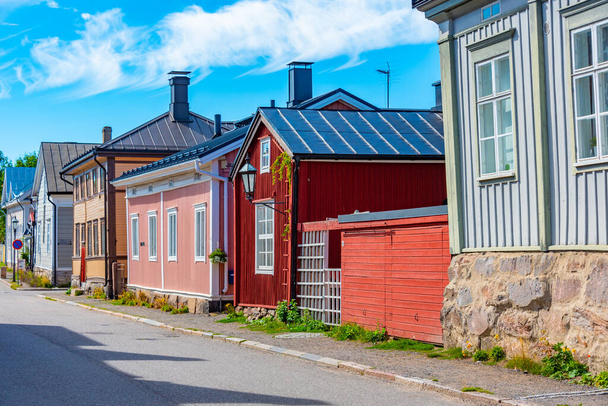 Colorful timber houses in Neristan district of Finnish town Kokkola. - Foto, Imagen