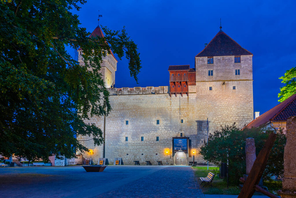 Night view of Kuressaare Castle in Estonia. - Zdjęcie, obraz