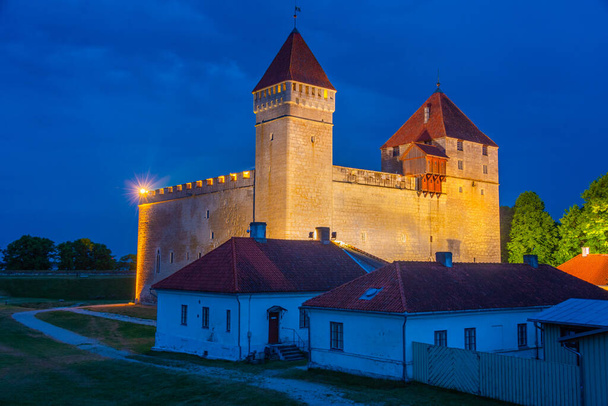 Vue de nuit du château de Kuressaare en Estonie. - Photo, image