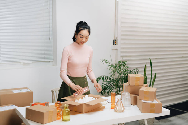 Asian young woman sell vases entrepreneur working at home. - Photo, Image