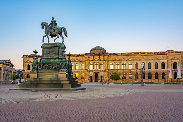 Zwinger palace viewed during sunrise in Dresden, Germany. - Foto, Imagem