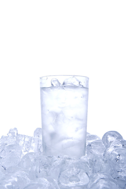 hideg pohár vízben - Fotó, kép
