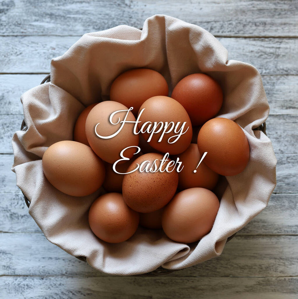 Velikonoční koncept. Velikonoční přání s vejci. Veselá velikonoční ilustrace. Přímo nad. - Fotografie, Obrázek