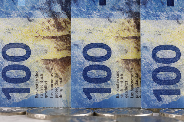 Zwitserse frank biljetten kunnen worden gebruikt als illustratie voor vele verschillende financiële onderwerpen. CHF papiergeld, oplage van Zwitserse bankbiljetten, uitgegeven van april 2016 tot 2019. - Foto, afbeelding