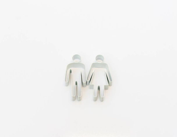 Beyaz arka planda izole edilmiş erkek ve kadın cinsiyet metal tabelaları - Fotoğraf, Görsel