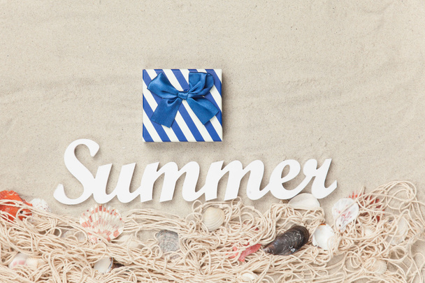 Gift box and word Summer - Foto, Imagen