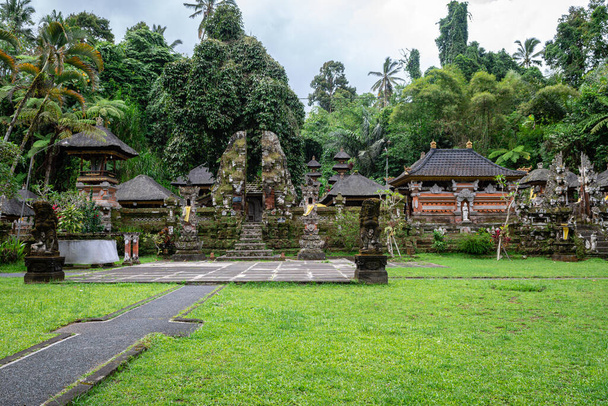 pohled na chrám gunung kawi sebatu v Gianyar Regenci, Bali - Fotografie, Obrázek