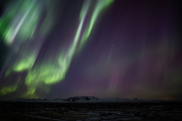 Aurora borealis τοπίο γυρίστηκε στην Ισλανδία - Φωτογραφία, εικόνα
