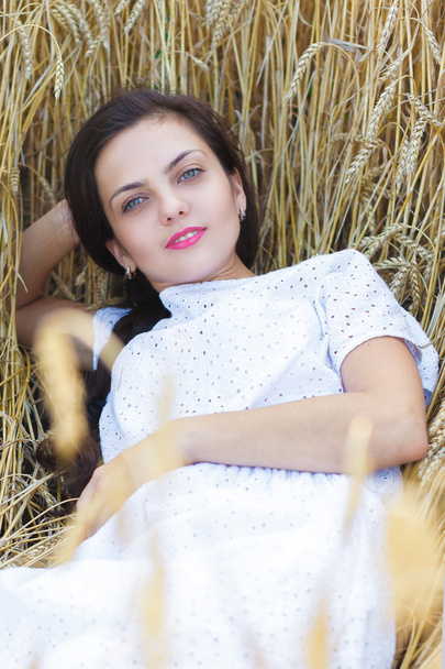 girl in wheat field - Fotografie, Obrázek