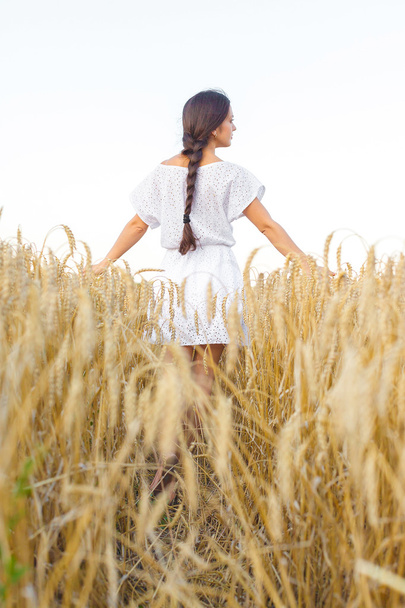 girl in wheat field - 写真・画像
