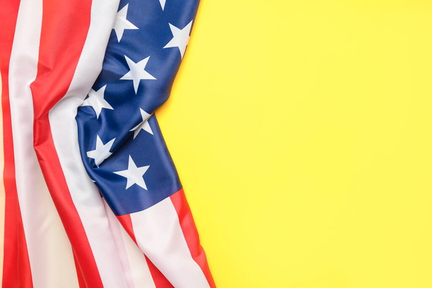 USA flag on yellow background. Memorial Day celebration - Foto, afbeelding