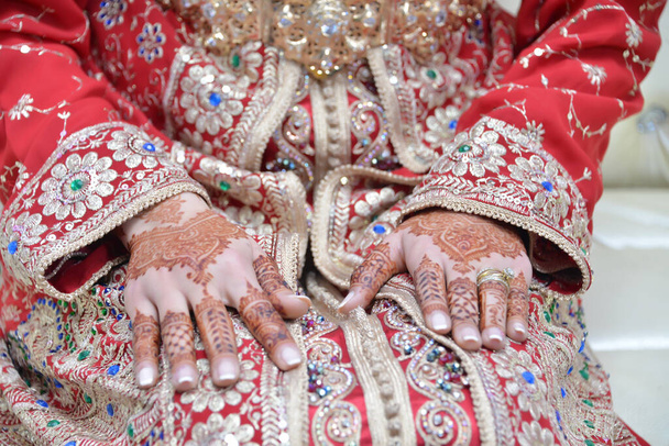 Close Up Henna Arts on bride's han - Fotografie, Obrázek