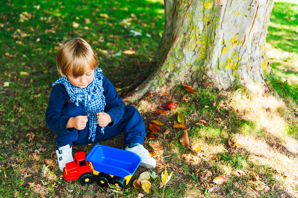 Outdoor portrait of a cute toddler boy - Zdjęcie, obraz