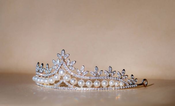Pearl luxury diadem, vintage jewellery, accessory - Foto, imagen
