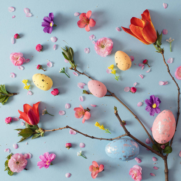 Creative pattern made of colorful spring flowers with copy space. Minimal style. Flat lay. - Foto, immagini