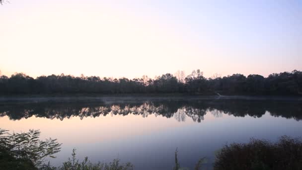 Sis sessiz sabah Nehri üzerinde. Zaman atlamalı - Video, Çekim