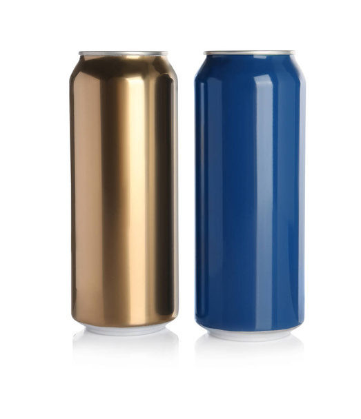 Aluminum cans with drinks on white background - Valokuva, kuva