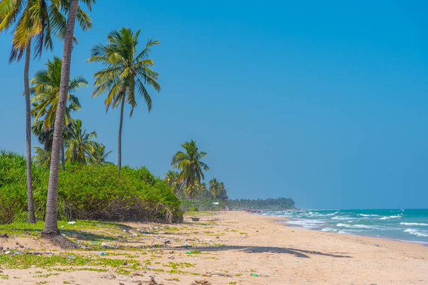 Sunny day at Nilaveli beach at Sri Lanka. - Foto, Imagen