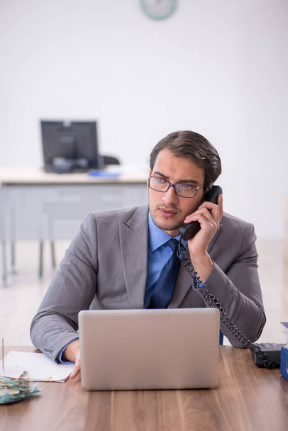 Young businessman employee talking by phone - Photo, Image