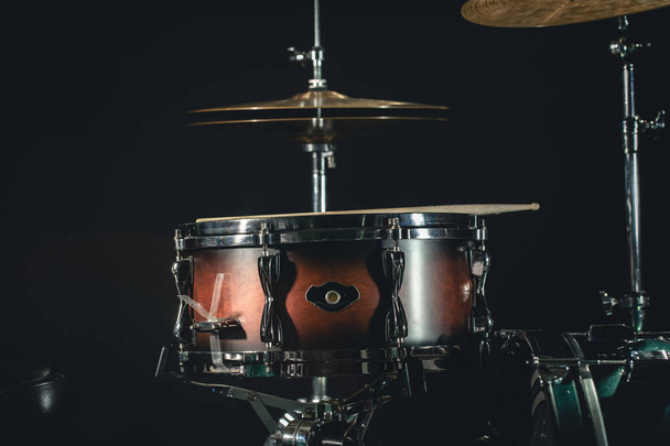 Snare drum on a blurred dark background, part of a drum kit, music concert cncept. - Foto, afbeelding