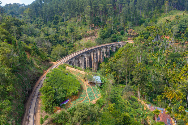 The Nine Arches Bridge near Ella, Sri Lanka. - Foto, afbeelding