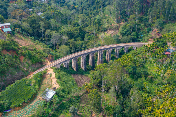 The Nine Arches Bridge near Ella, Sri Lanka. - Foto, imagen
