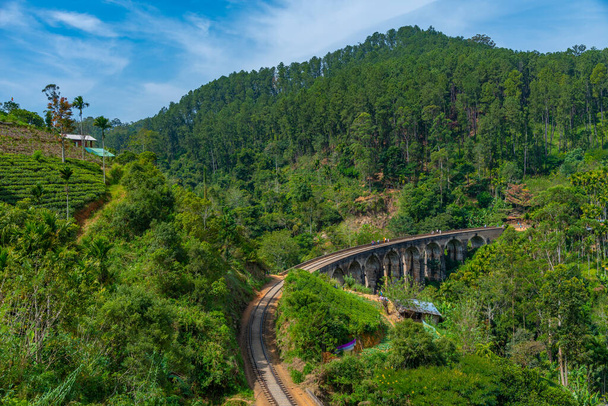 Ella yakınlarındaki Nine Arches Köprüsü, Sri Lanka. - Fotoğraf, Görsel