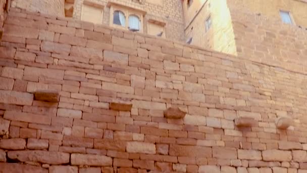 oude erfgoed jaisalmer fort vintage uitzicht met heldere hemel in de ochtend - Video
