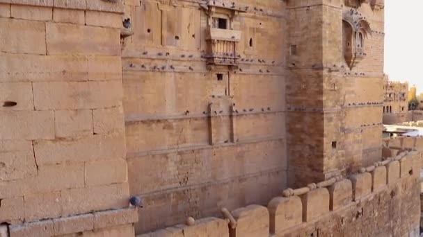 oude erfgoed jaisalmer fort vintage uitzicht met heldere hemel in de ochtend - Video