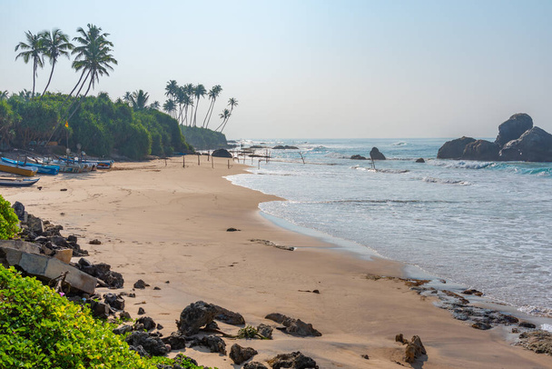 Sunny day at Koggala beach at Sri Lanka. - Foto, afbeelding